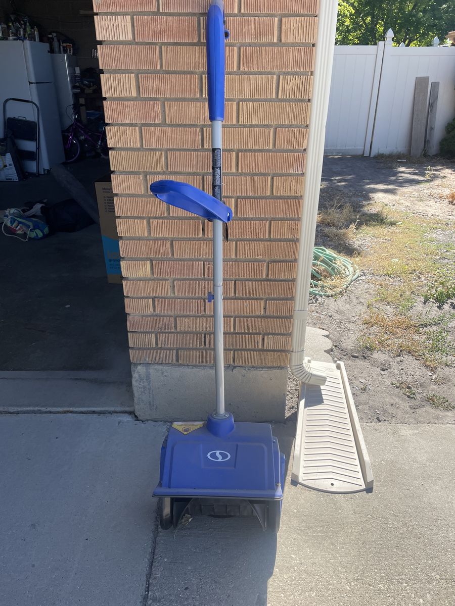 Electric snowblower