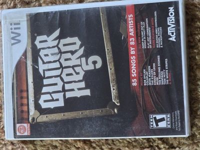 WII GUITAR HERO 5( BRAND NEW )
