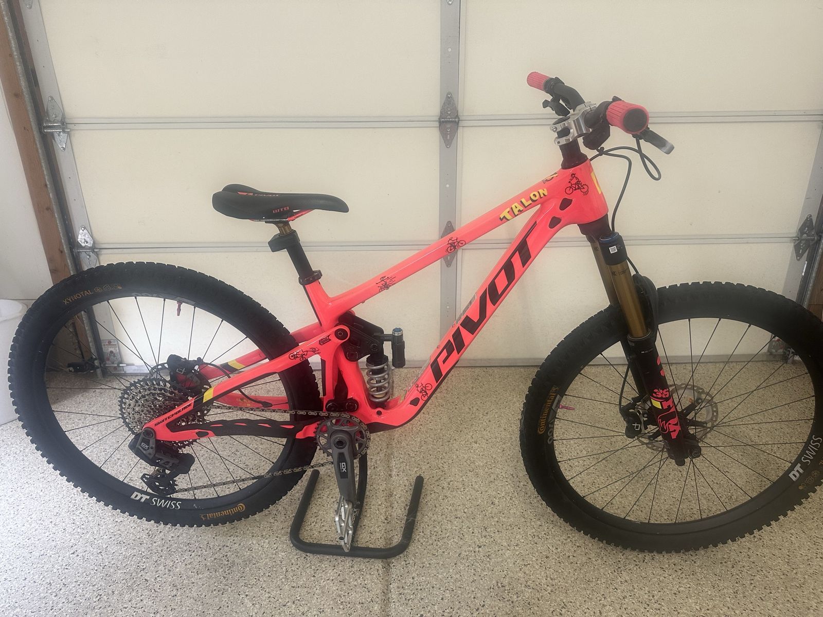 2024 Pivot Switchblade (talon) medium