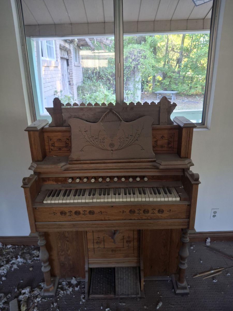 Free antique organ