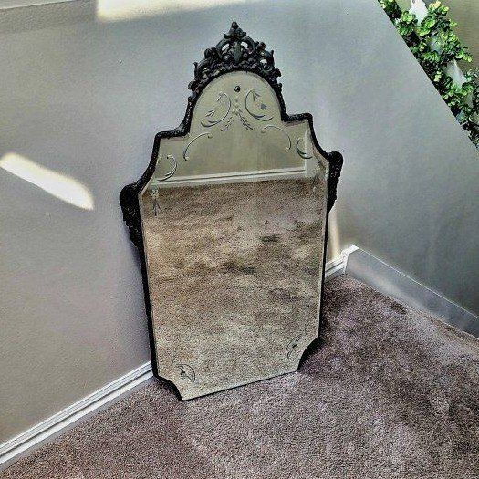 Vintage Mirror Etched Glass Details