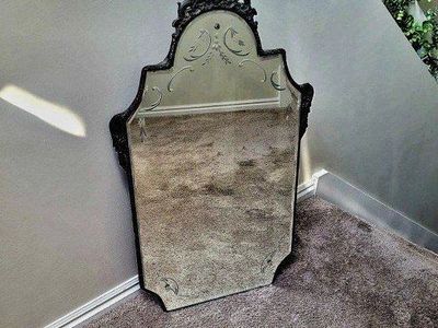 Vintage Mirror Etched Glass Details