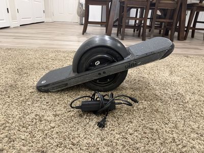 Onewheel Pint Electric Skateboard - Rideable Condition, Charger Included