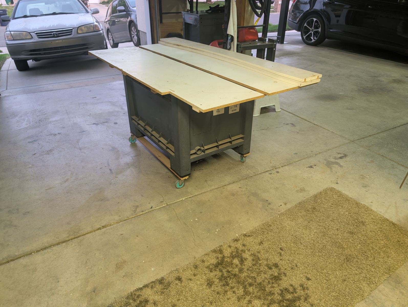 Rolling work bench with storage