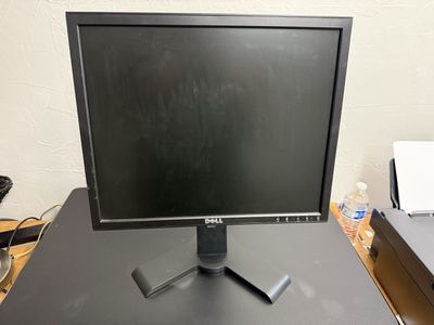 Dell 19” Computer Monitor with Adjustable Stand and USB Hub