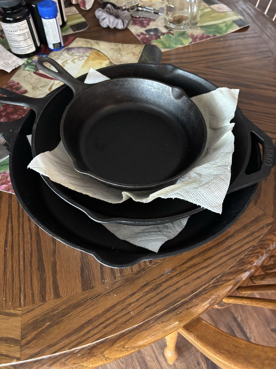 3 cast iron pans 