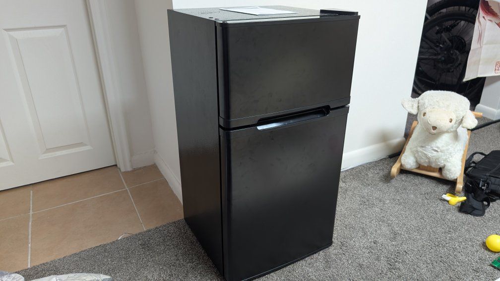 Mini Fridge (2.6 cu ft.)