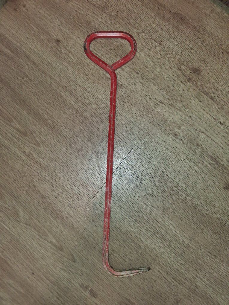 Red Steel Manhole Cover Puller & Utility Lifting Hook Tool