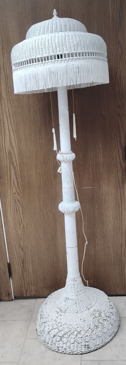 Vintage White 6' Wicker Lamp