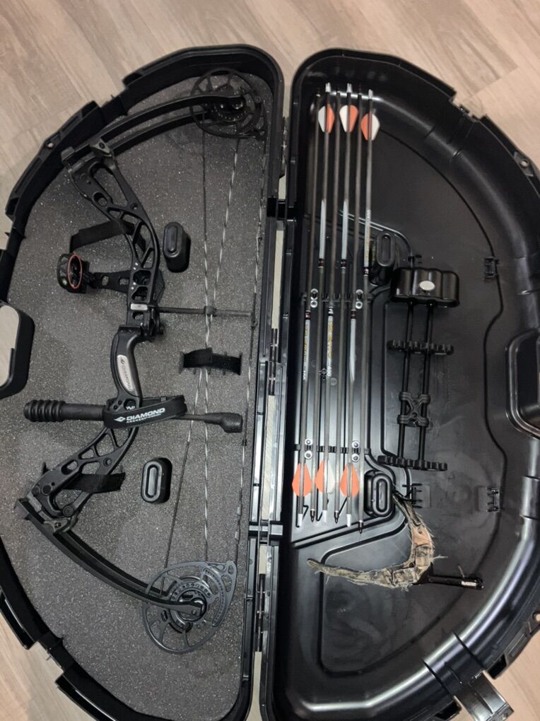 Bowtech Edge XT Compound Box With Case+Arrows