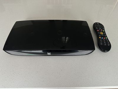 TiVo Roamio OTA TCD846000 w/ Remote and *Lifetime Subscription*