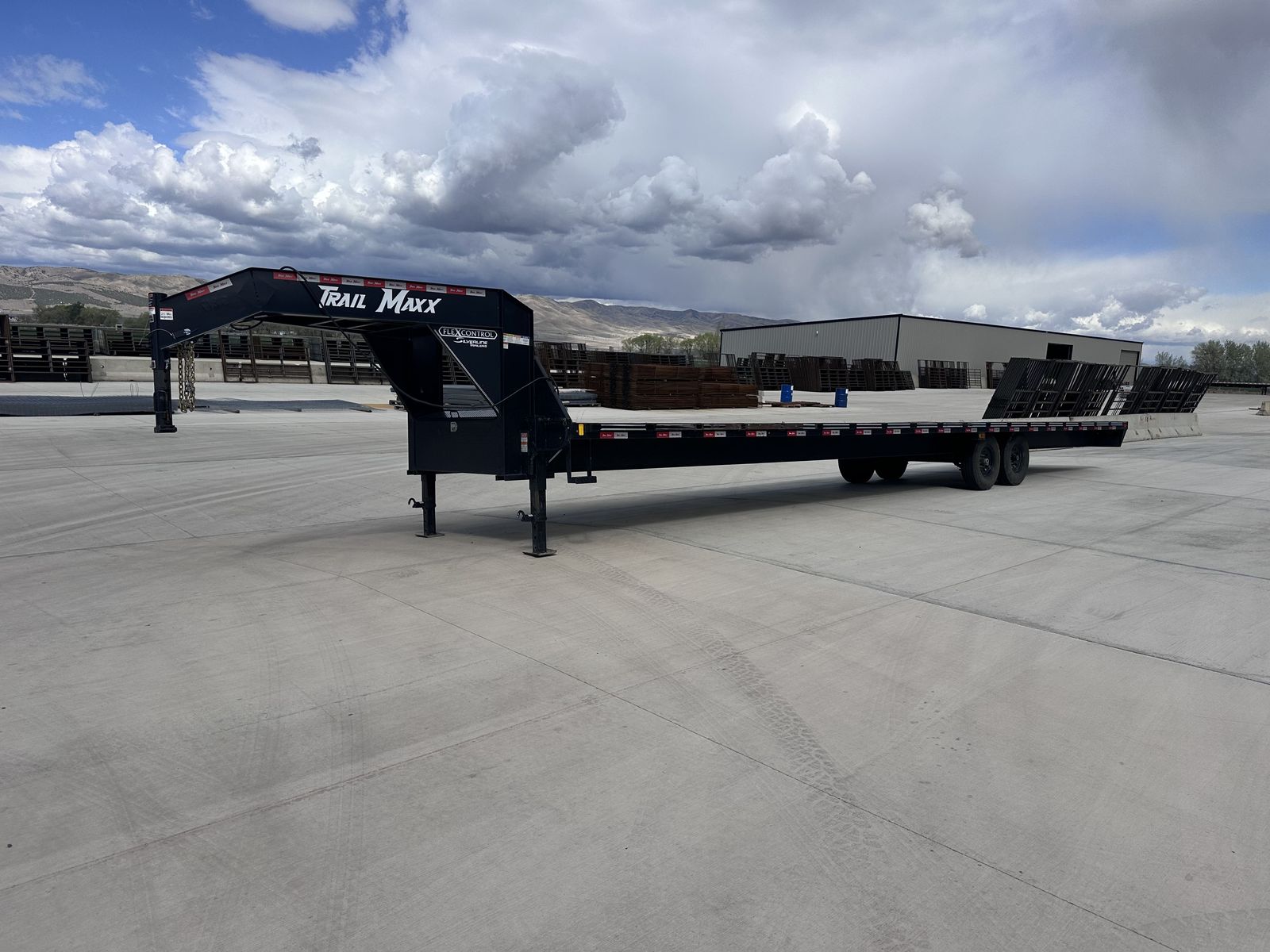 2025 Trail Maxx 40' Gooseneck Trailer