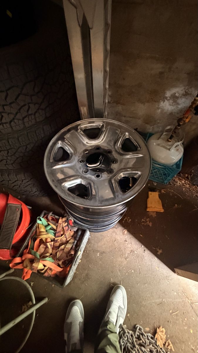 Main image 3