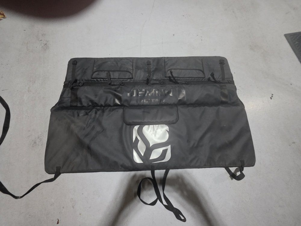 Truck tailgate bike pad caddy fits 5 bikes