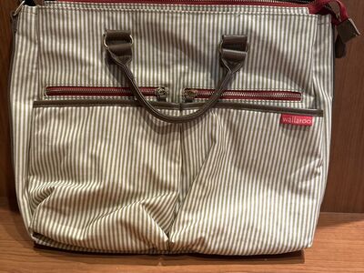 Wallaroo diaper bag and changing pad