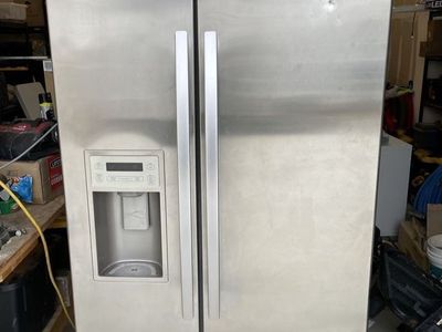 Kenmore 22 cu-ft Stainless Side-by-Side Refrig