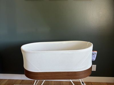 SNOO Smart Sleeper Bassinet + SNOO Sacks (8) and Sheets (6)