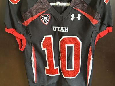 Team Issued Utah Utes Under Armour Football Jersey Size 36