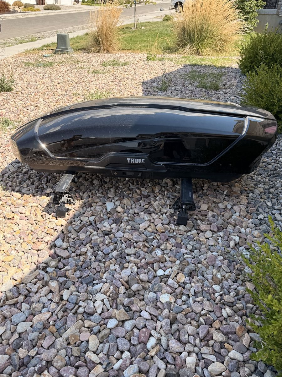 Thule Motion XT Rooftop Cargo Carrier