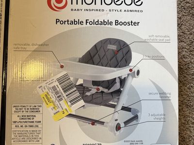 Monbébé Portable Foldable Booster Seat with Padded Seat, Removable tray