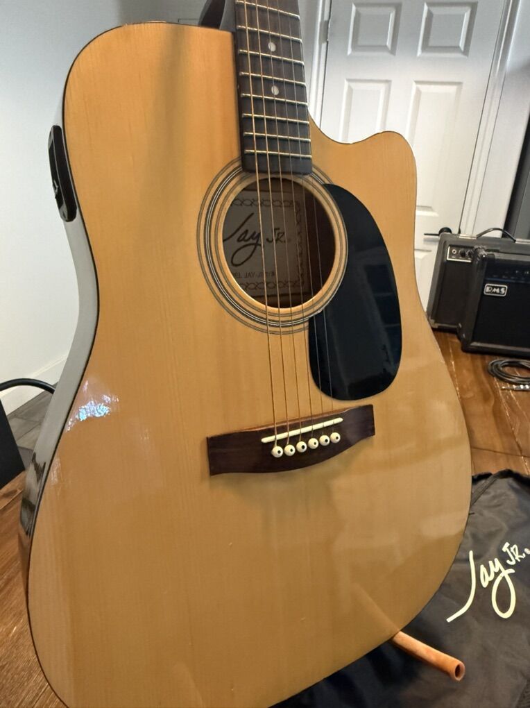 Xmas-Jay Jr. Acoustic/Electric Guitar w Amp & Capo