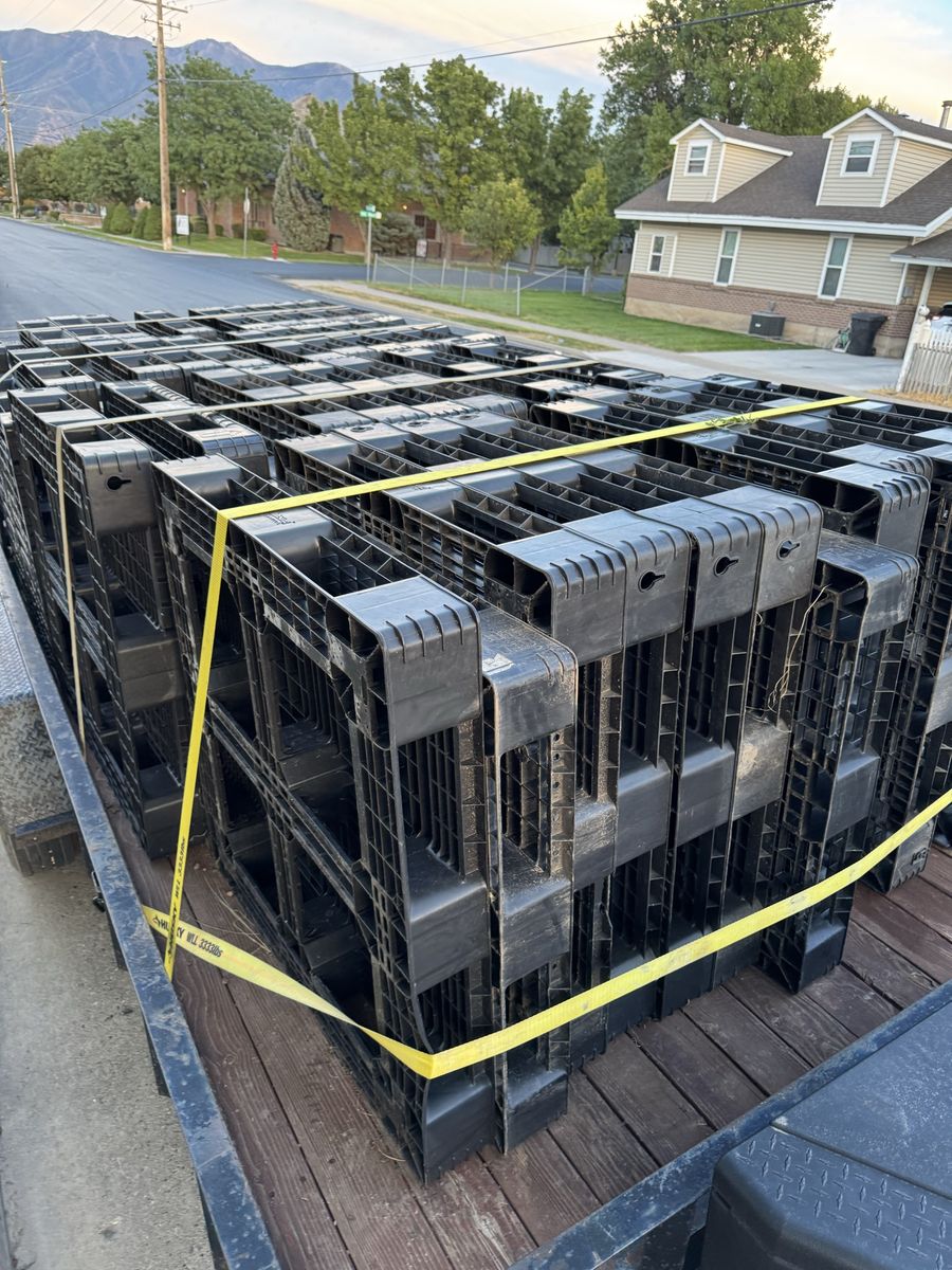 Heavy-Duty Plastic Pallets- used