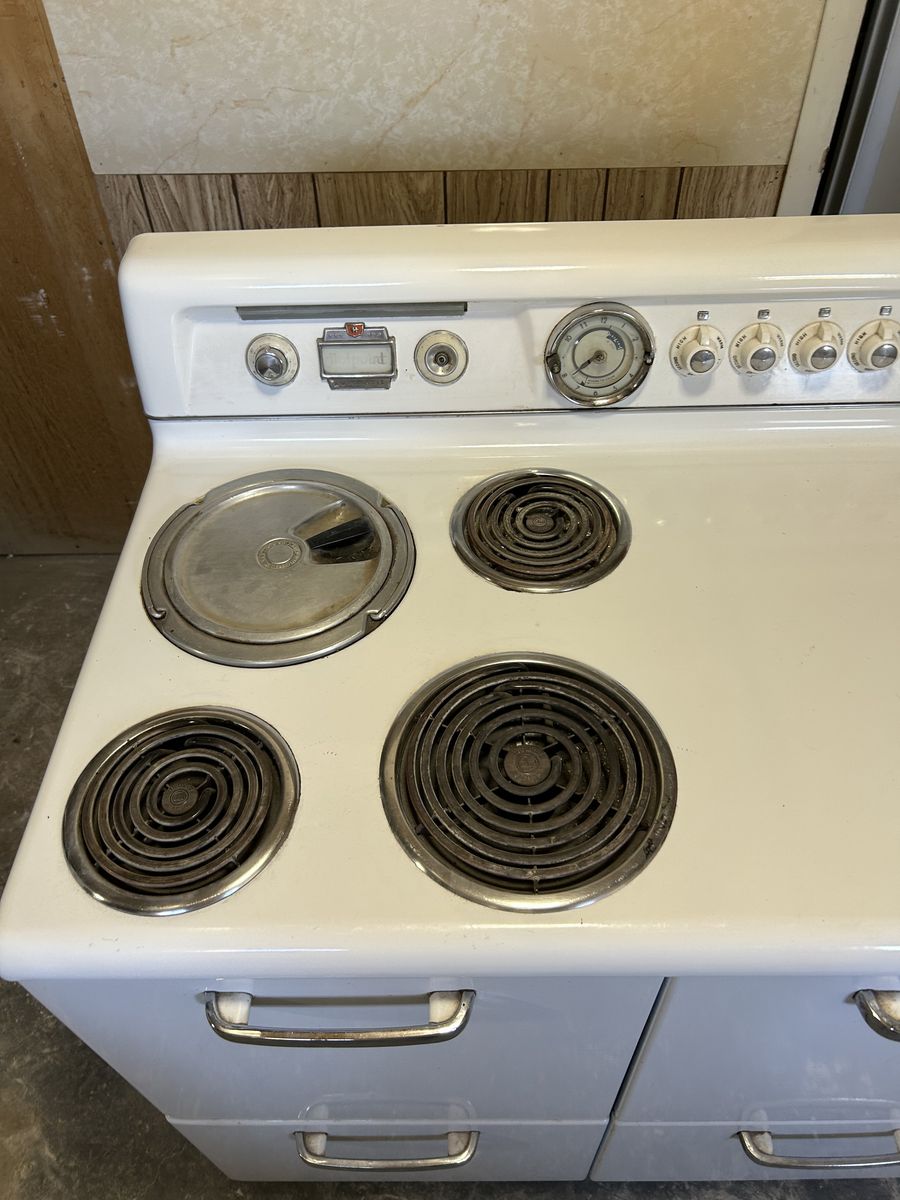 Vintage Hotpoint Model 109RB42 Electric Range – Retro Cream Enamel Stove