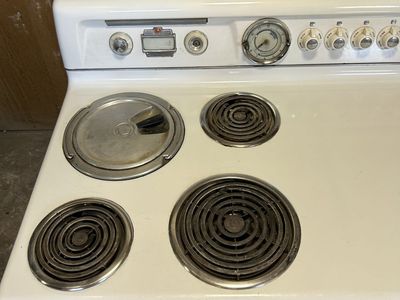 Vintage Hotpoint Model 109RB42 Electric Range – Retro Cream Enamel Stove