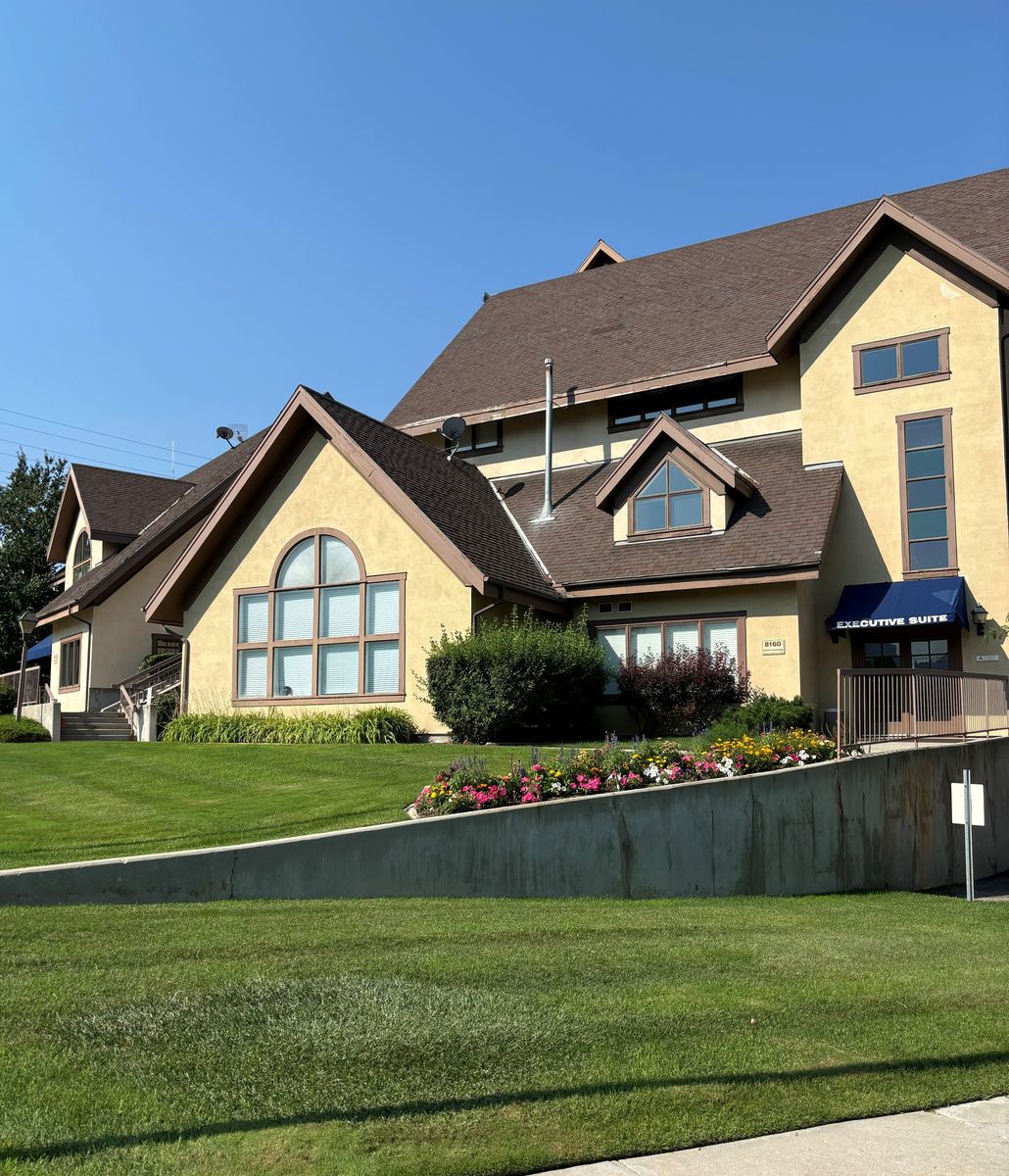 Executive Office Space at Willow Creek Plaza - 484 sq ft & 339 sq ft 
