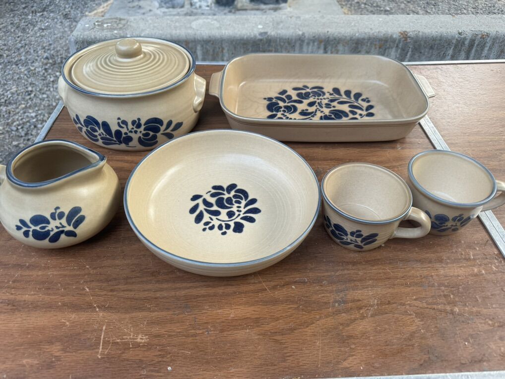 Pfaltzgraff Folk Art Dinnerware