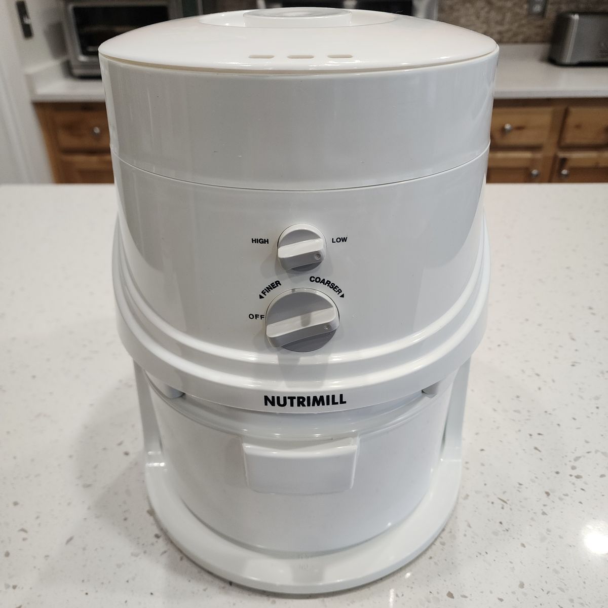 NUTRIMILL CLASSIC WHEAT GRAIN FLOUR MILL GRINDER GENTLY USED BOWL & LID BRAND NEW BREAD BAKING ESSENTIAL