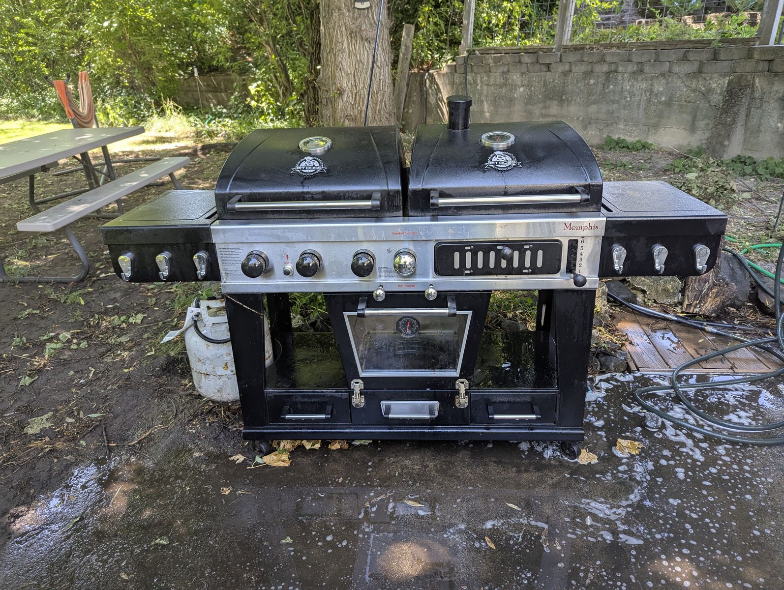 Pit Boss Memphis Ultimate - Gas and Charcoal grill and smoker