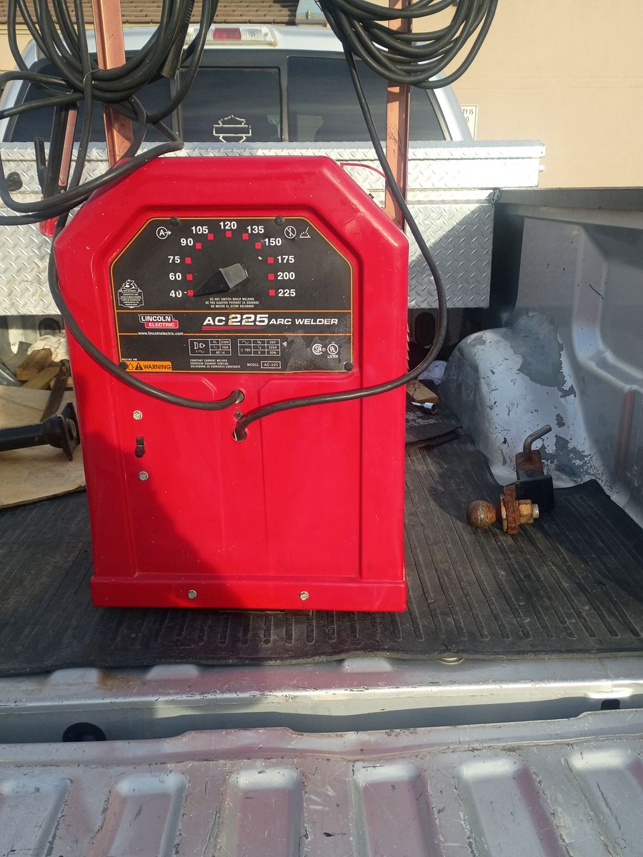 LINCOLN AC 225 ARC WELDER