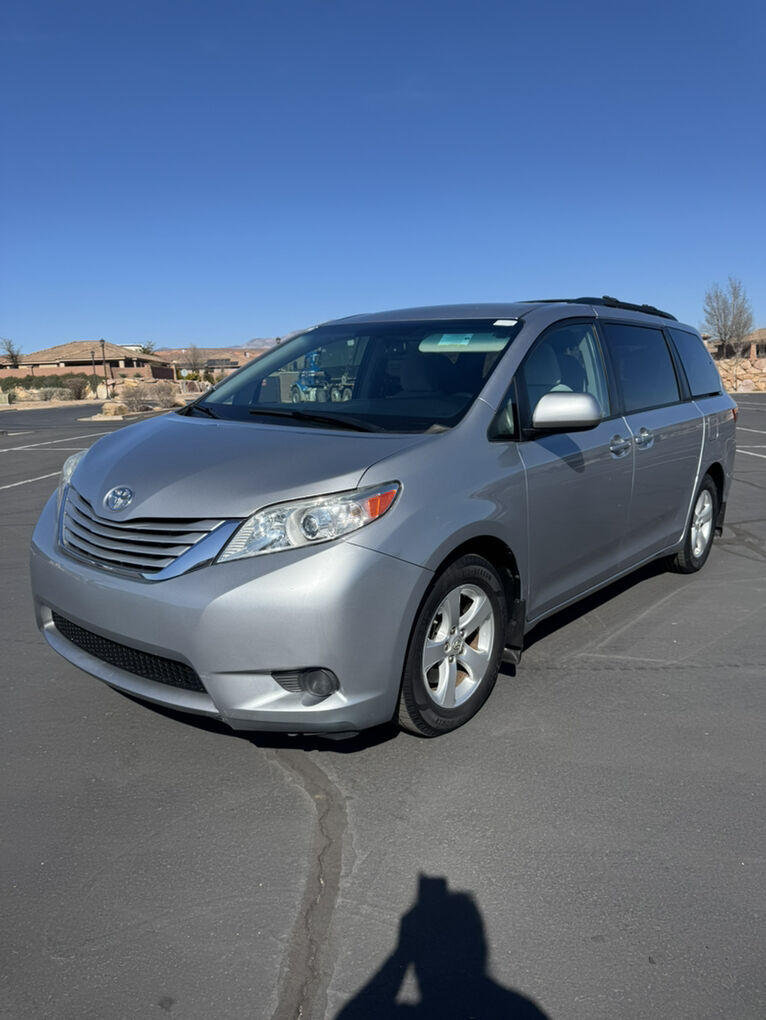 2017 Toyota Sienna LE