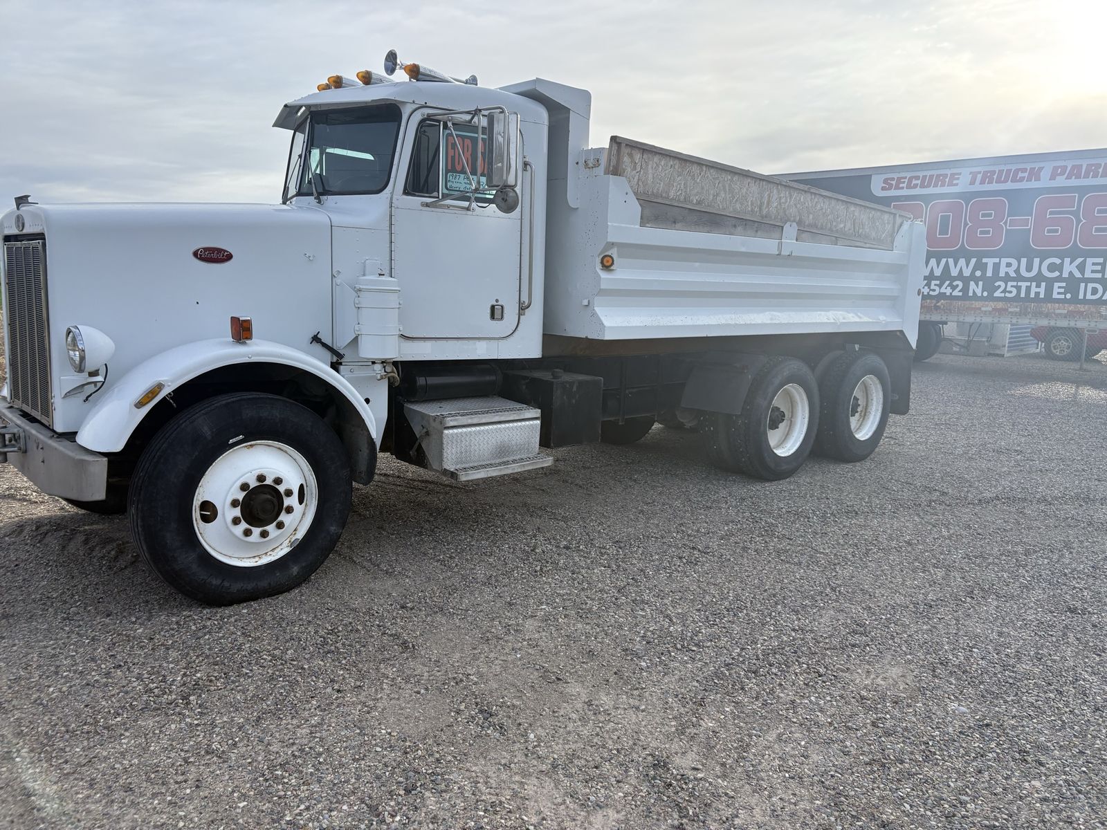 1987 Peterbilt dump truck