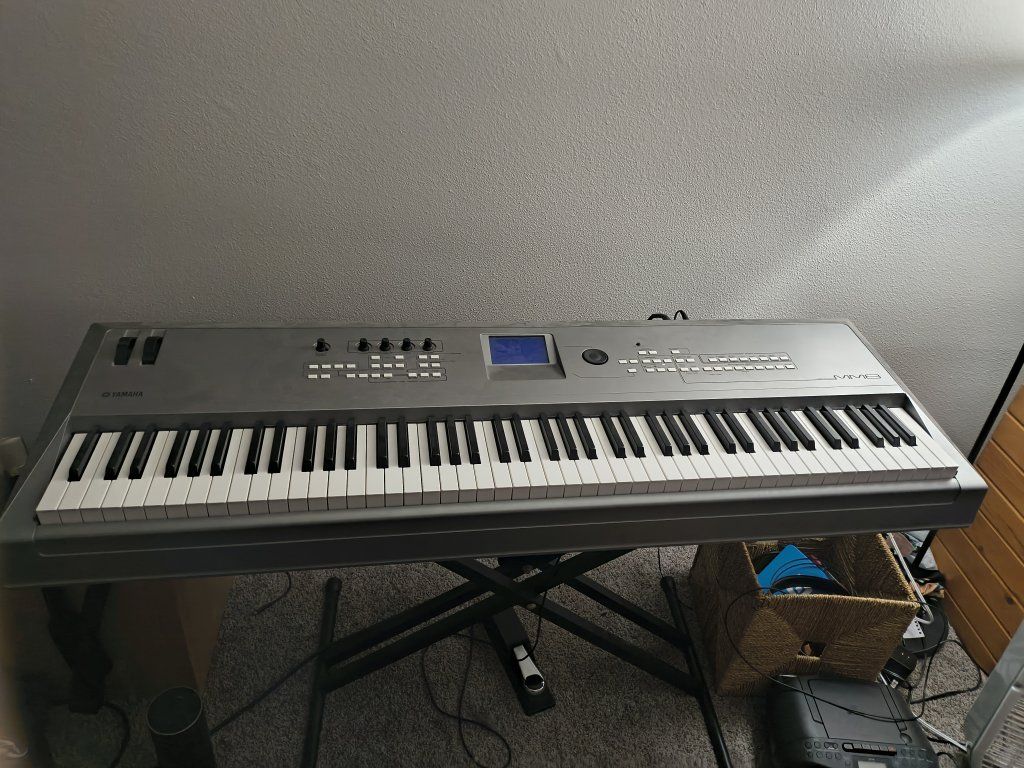 Yamaha MM8 88-Key Graded Hammer Standard Synthesizer Workstation Keyboard