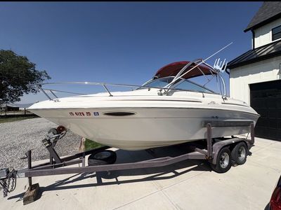 2000 SeaRay 215 Express Cuddy Cabin Low Hrs.
