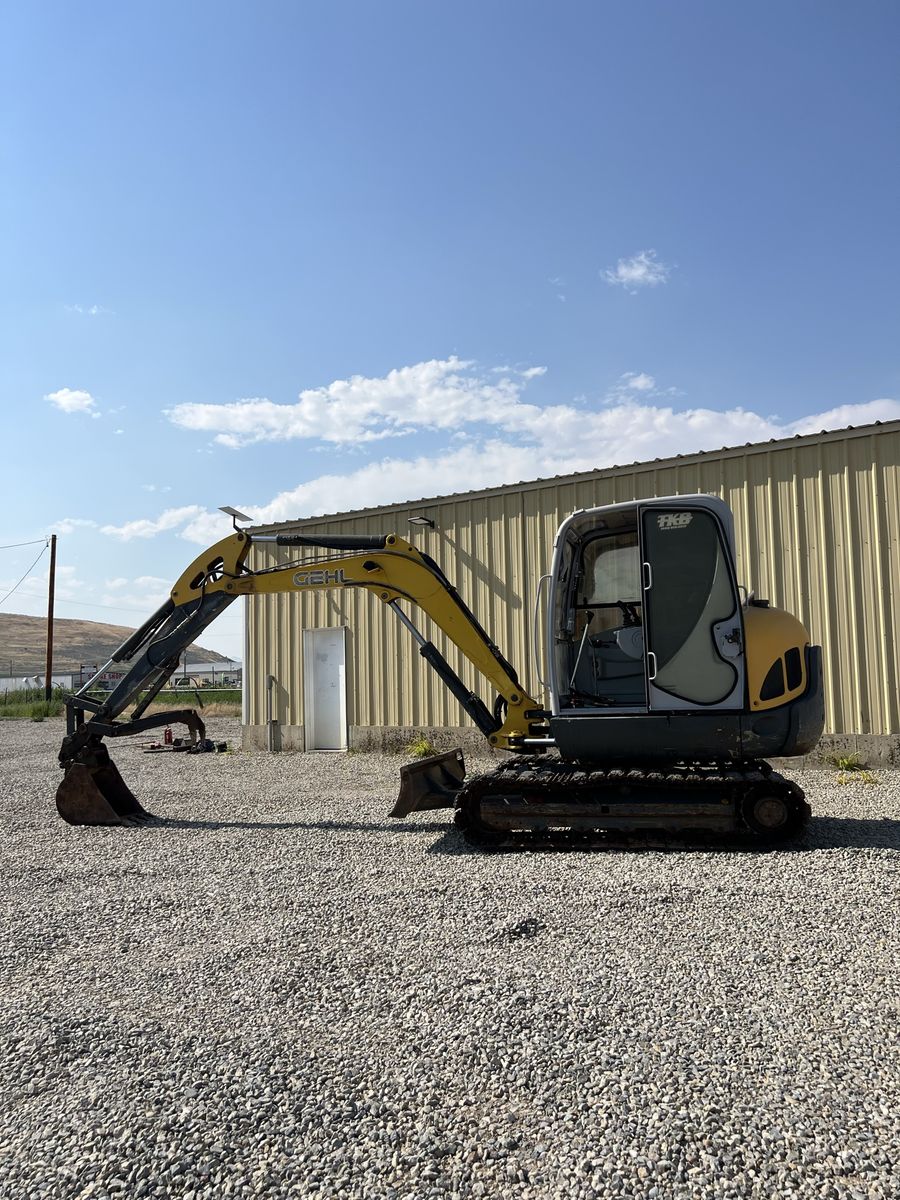 2009 gehl 603 excavator 13,000 lbs