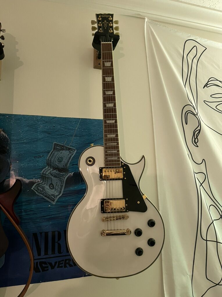 vintage V100 electric guitar PRICE NEGOTIABLE