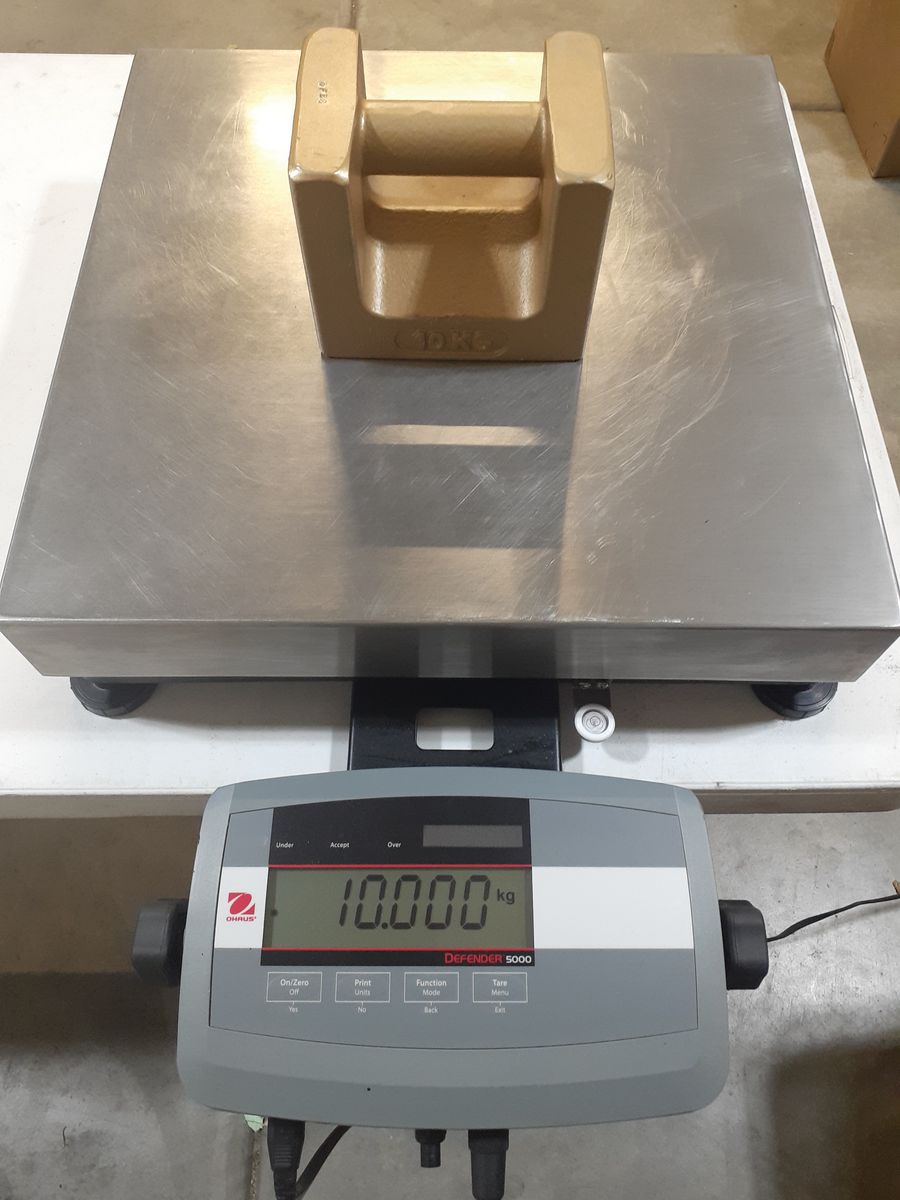 Scale 100lb Industrial Ohaus Defender 5000 - 18''x18''
