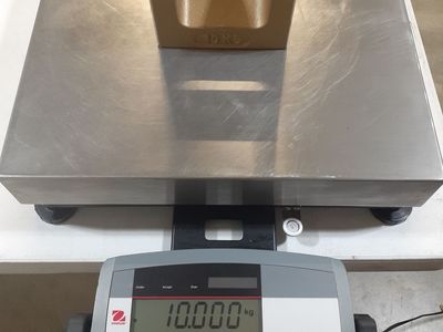 Scale 100lb Industrial Ohaus Defender 5000 - 18''x18''