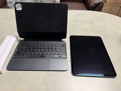iPad Pro 11" w/ cellular. M4, 512GB