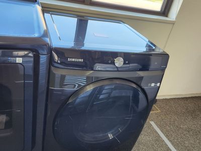 STUNNING LIKE NEW! SAMSUNG FRONTLOAD ELECTRIC DRYER!
