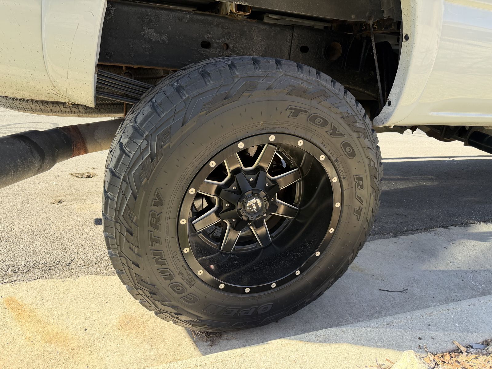 Fuel Maverick 20x12/toyo AT/35s Trade