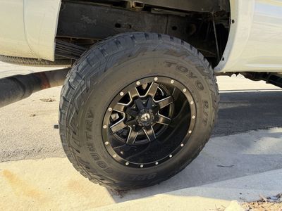 Fuel Maverick 20x12/toyo AT/35s Trade