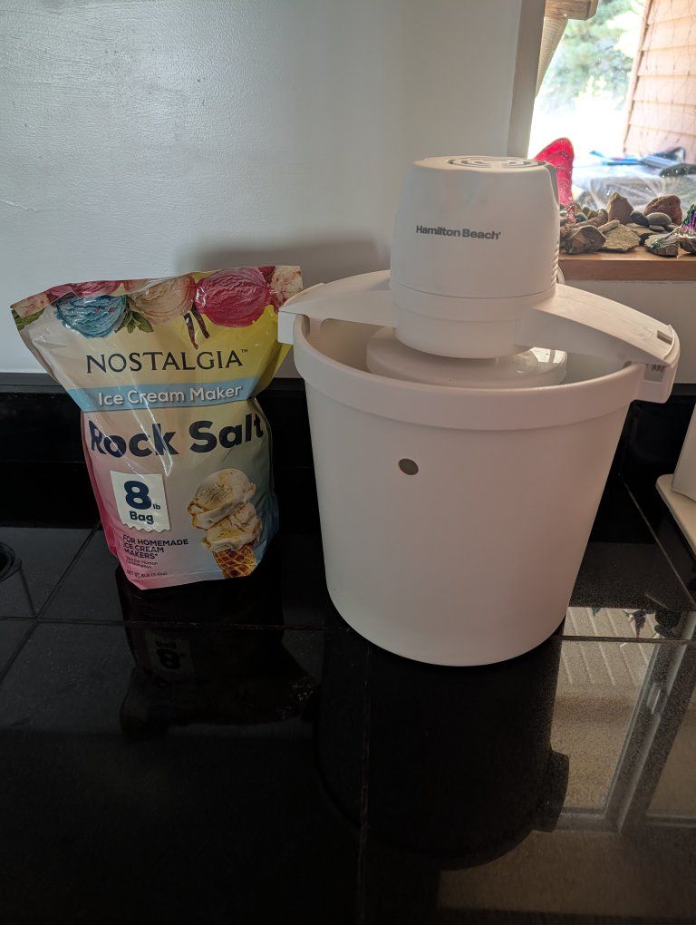 Hamilton Beach 68330N 4-Quart Electric Automatic Ice Cream & Frozen Yogurt Maker White