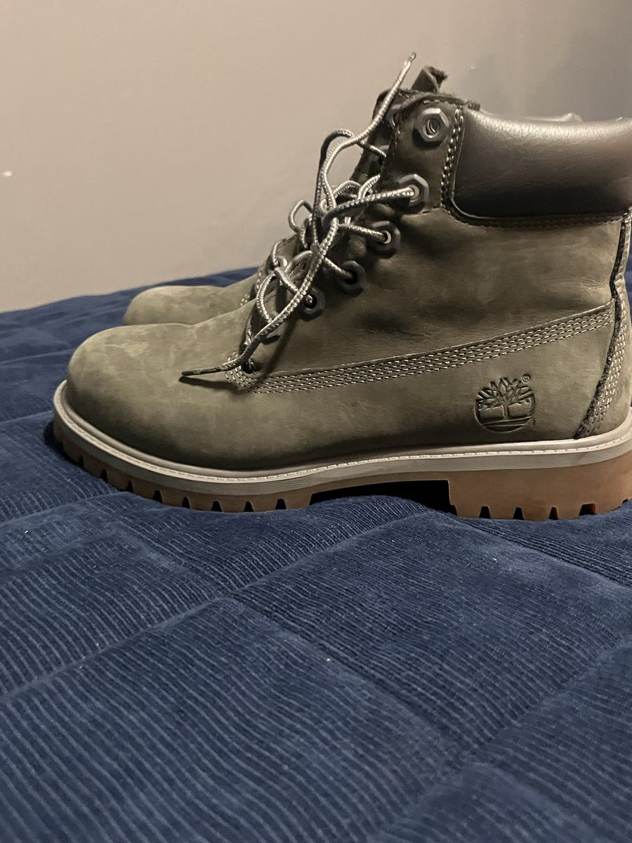 Timberland 6-Inch Premium Waterproof Boots in Olive Green - Size 4 in juniors