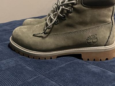 Timberland 6-Inch Premium Waterproof Boots in Olive Green - Size 4 in juniors