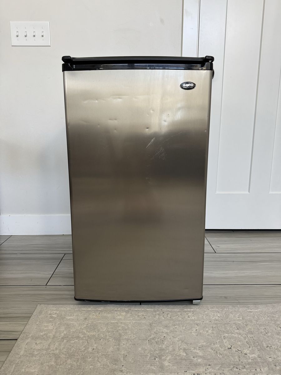 Sanyo Compact Mini Fridge Stainless Steel Door Small Refrigerator