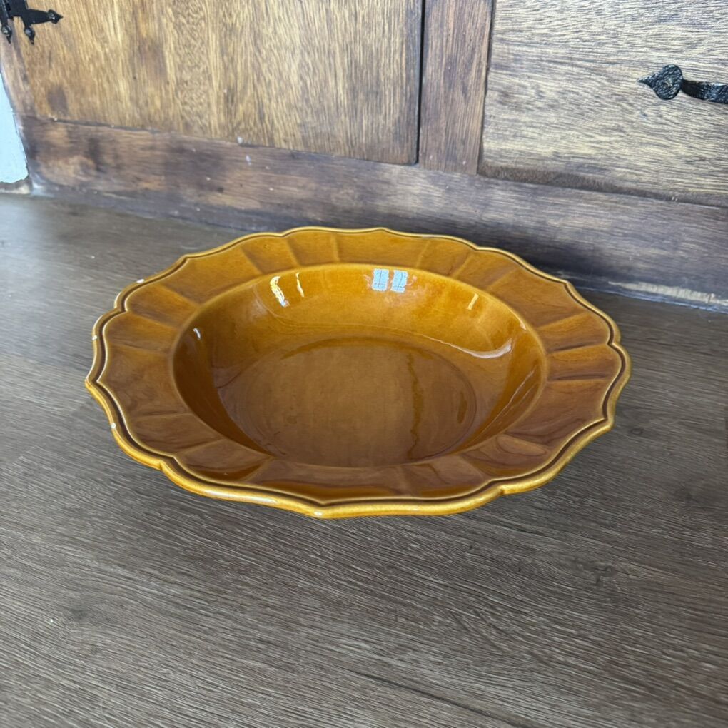 Williams Sonoma Serving Scalloped Bowl Caramel